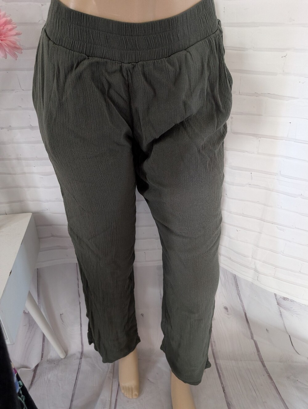 Three Dots- Textured Elastic Waist Pants - Olive Green